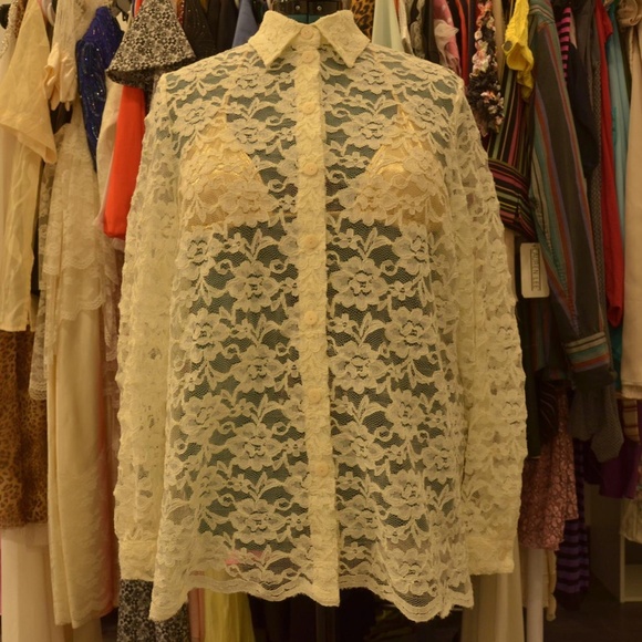 Vintage off white sheer lace long sleeved button down blouse. - Picture 2 of 8